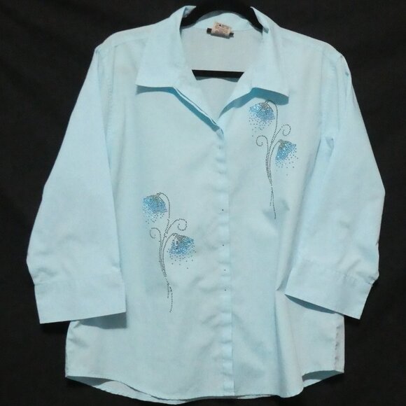 ISAAC'S DESIGNS CASUALS | large | Light Blue Button-Up Front Floral Blouse - Picture 1 of 14